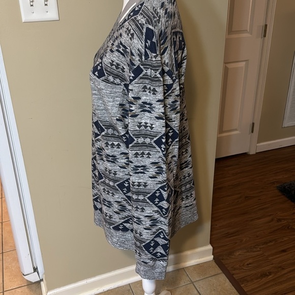 On The Byas Thermal Shirt Mens Medium Gray Aztec Print Crew Neck Long Sleeve - Picture 5 of 9